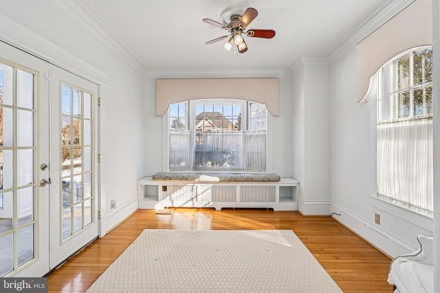 1922 S ARLINGTON RIDGE RD, ARLINGTON, Virginia 22202, 3 Bedrooms Bedrooms, ,3 BathroomsBathrooms,Residential,For sale,1922 S ARLINGTON RIDGE RD,VAAR2067656 MLS # VAAR2067656