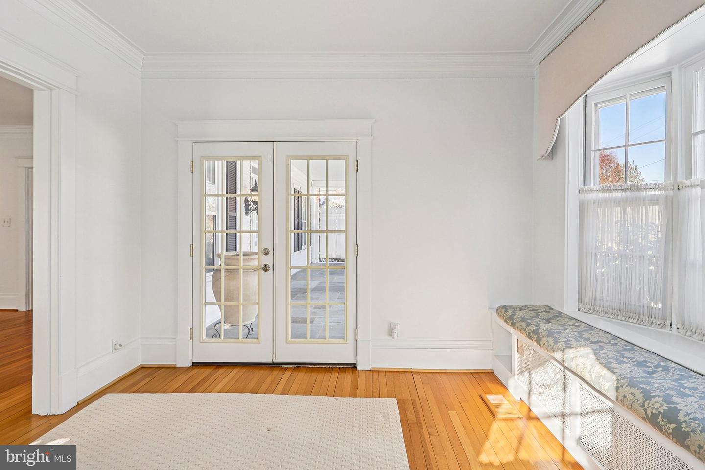 1922 S ARLINGTON RIDGE RD, ARLINGTON, Virginia 22202, 3 Bedrooms Bedrooms, ,3 BathroomsBathrooms,Residential,For sale,1922 S ARLINGTON RIDGE RD,VAAR2067656 MLS # VAAR2067656