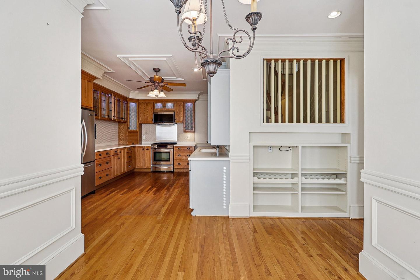 1922 S ARLINGTON RIDGE RD, ARLINGTON, Virginia 22202, 3 Bedrooms Bedrooms, ,3 BathroomsBathrooms,Residential,For sale,1922 S ARLINGTON RIDGE RD,VAAR2067656 MLS # VAAR2067656