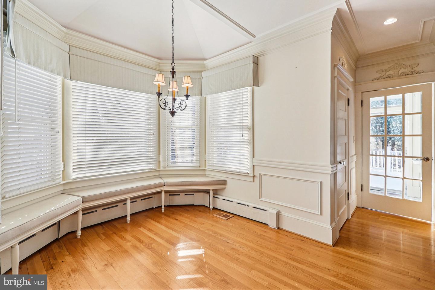 1922 S ARLINGTON RIDGE RD, ARLINGTON, Virginia 22202, 3 Bedrooms Bedrooms, ,3 BathroomsBathrooms,Residential,For sale,1922 S ARLINGTON RIDGE RD,VAAR2067656 MLS # VAAR2067656