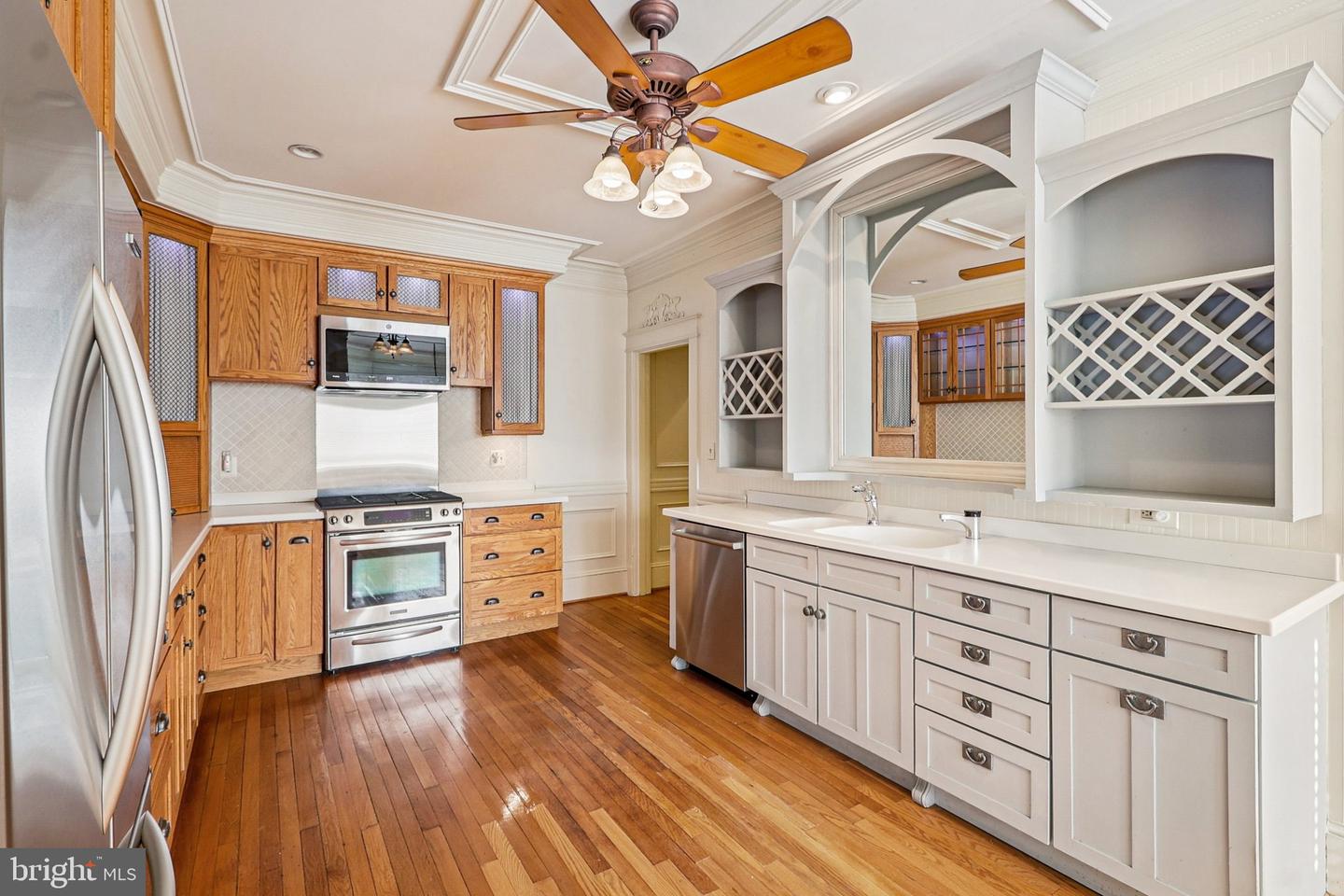 1922 S ARLINGTON RIDGE RD, ARLINGTON, Virginia 22202, 3 Bedrooms Bedrooms, ,3 BathroomsBathrooms,Residential,For sale,1922 S ARLINGTON RIDGE RD,VAAR2067656 MLS # VAAR2067656