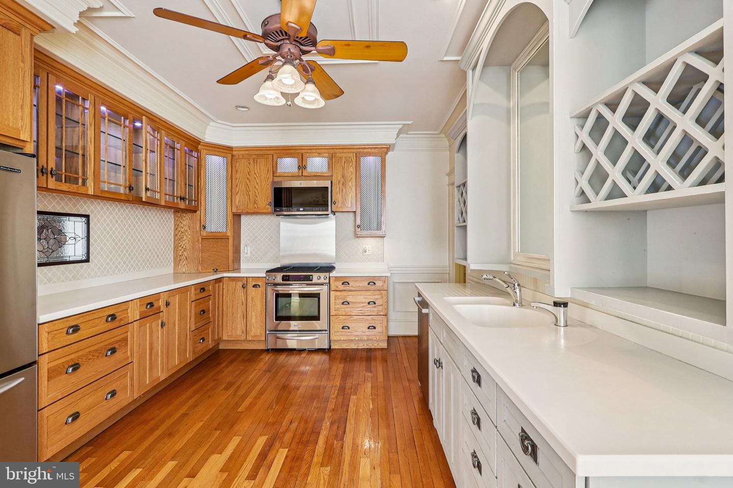 1922 S ARLINGTON RIDGE RD, ARLINGTON, Virginia 22202, 3 Bedrooms Bedrooms, ,3 BathroomsBathrooms,Residential,For sale,1922 S ARLINGTON RIDGE RD,VAAR2067656 MLS # VAAR2067656