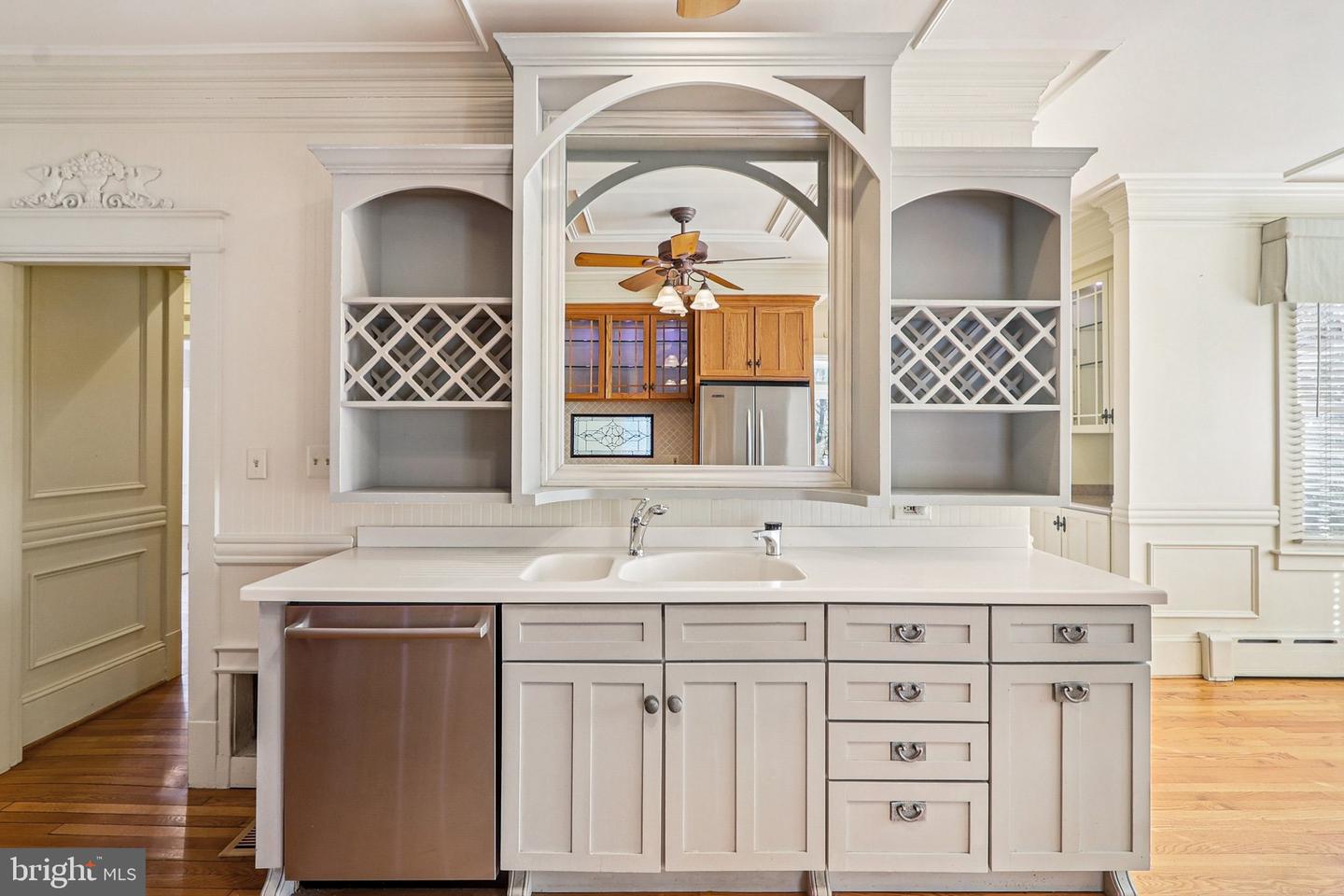 1922 S ARLINGTON RIDGE RD, ARLINGTON, Virginia 22202, 3 Bedrooms Bedrooms, ,3 BathroomsBathrooms,Residential,For sale,1922 S ARLINGTON RIDGE RD,VAAR2067656 MLS # VAAR2067656