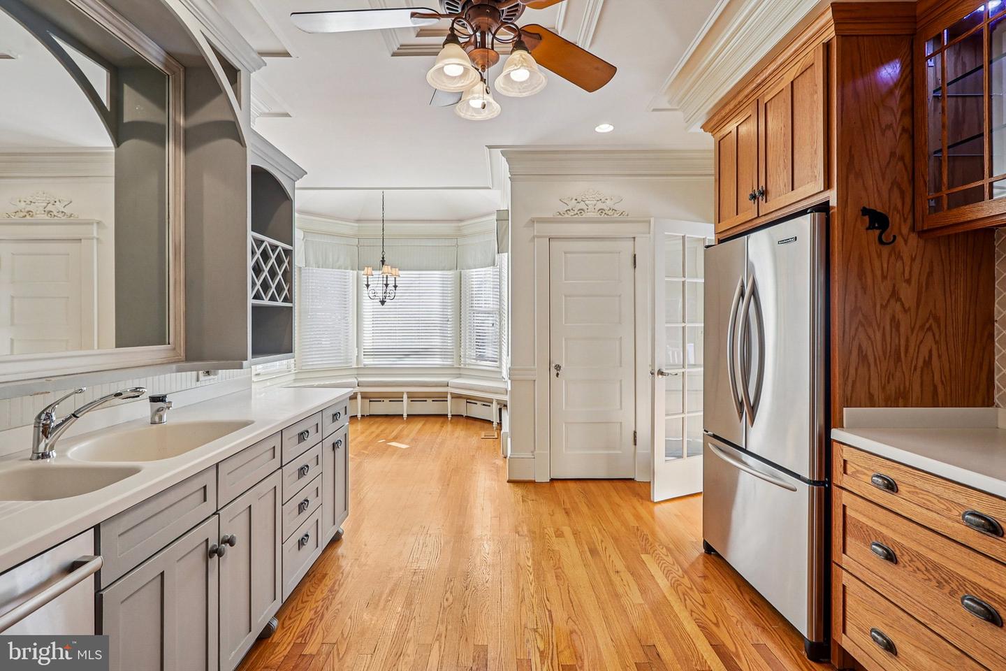 1922 S ARLINGTON RIDGE RD, ARLINGTON, Virginia 22202, 3 Bedrooms Bedrooms, ,3 BathroomsBathrooms,Residential,For sale,1922 S ARLINGTON RIDGE RD,VAAR2067656 MLS # VAAR2067656