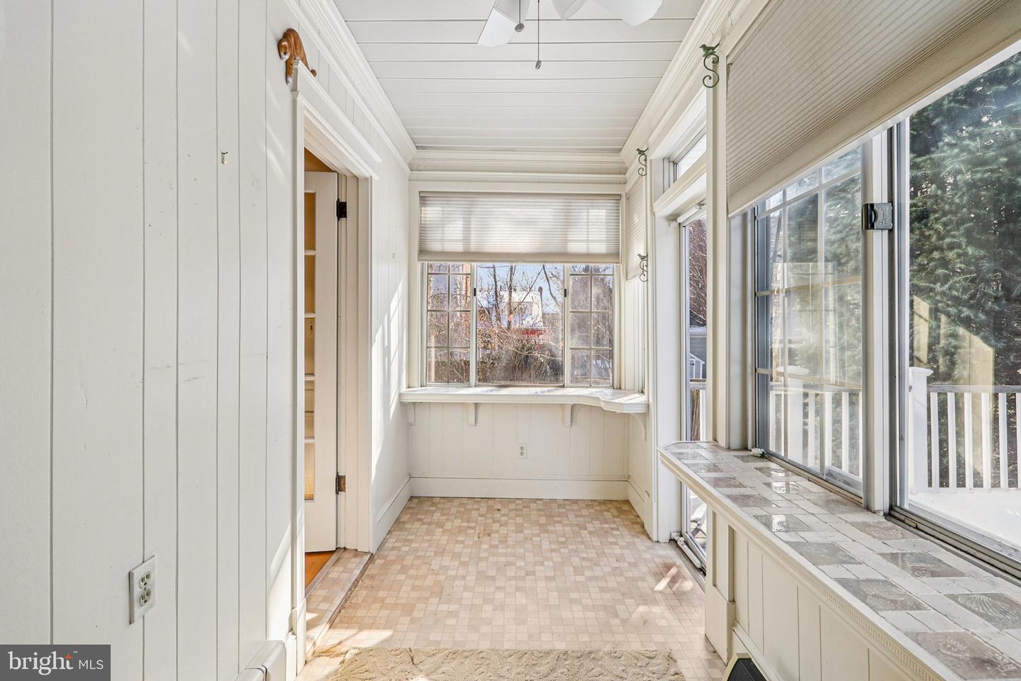 1922 S ARLINGTON RIDGE RD, ARLINGTON, Virginia 22202, 3 Bedrooms Bedrooms, ,3 BathroomsBathrooms,Residential,For sale,1922 S ARLINGTON RIDGE RD,VAAR2067656 MLS # VAAR2067656