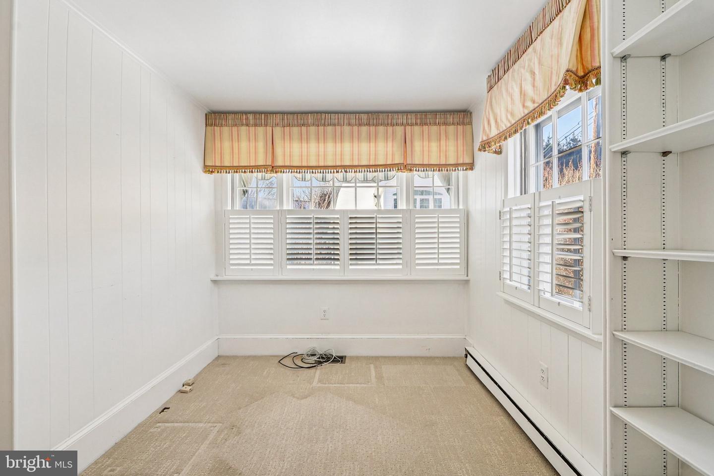 1922 S ARLINGTON RIDGE RD, ARLINGTON, Virginia 22202, 3 Bedrooms Bedrooms, ,3 BathroomsBathrooms,Residential,For sale,1922 S ARLINGTON RIDGE RD,VAAR2067656 MLS # VAAR2067656