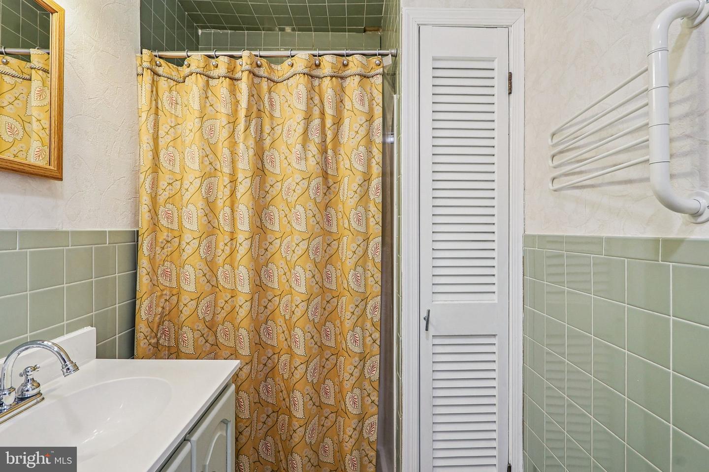 1922 S ARLINGTON RIDGE RD, ARLINGTON, Virginia 22202, 3 Bedrooms Bedrooms, ,3 BathroomsBathrooms,Residential,For sale,1922 S ARLINGTON RIDGE RD,VAAR2067656 MLS # VAAR2067656