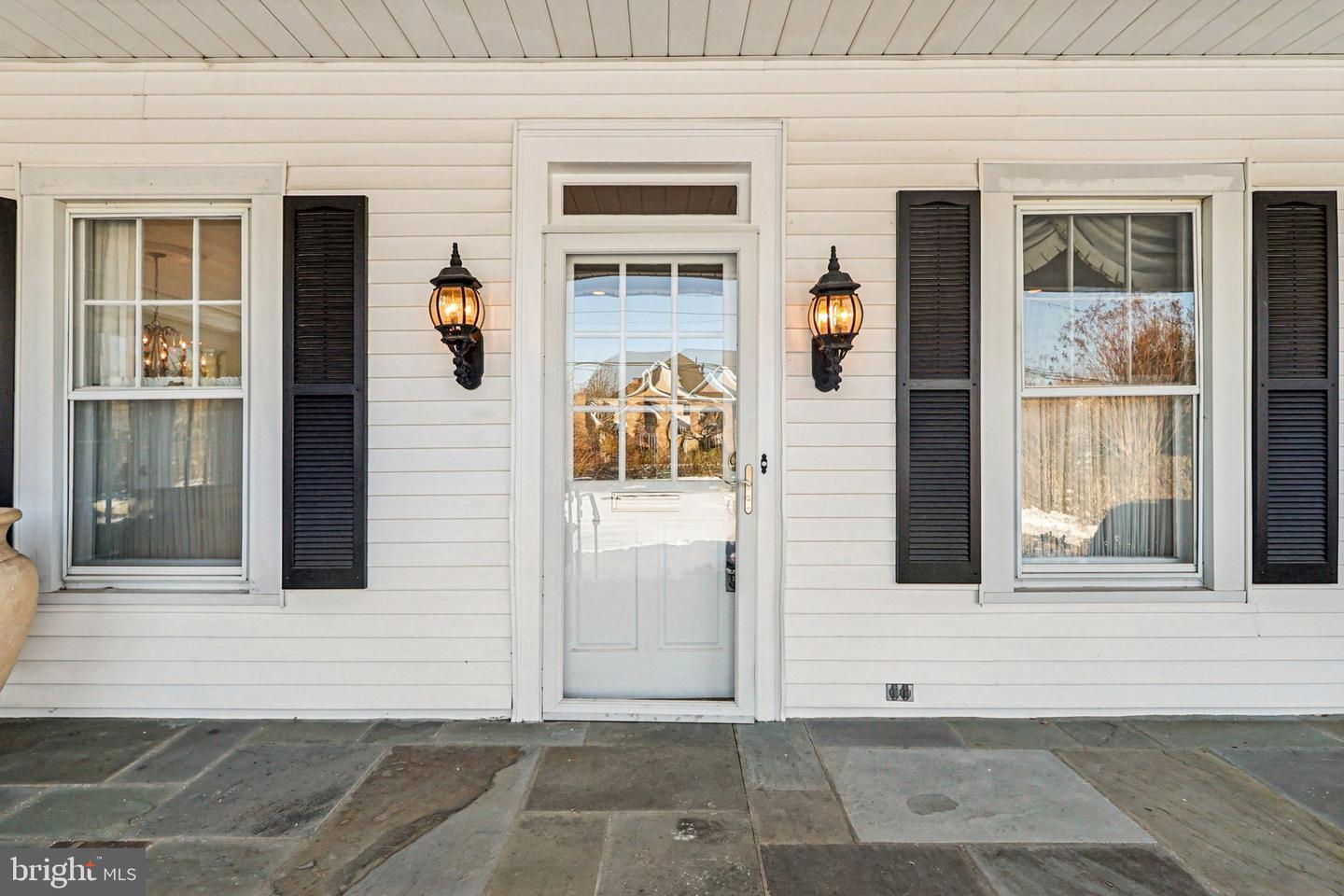 1922 S ARLINGTON RIDGE RD, ARLINGTON, Virginia 22202, 3 Bedrooms Bedrooms, ,3 BathroomsBathrooms,Residential,For sale,1922 S ARLINGTON RIDGE RD,VAAR2067656 MLS # VAAR2067656