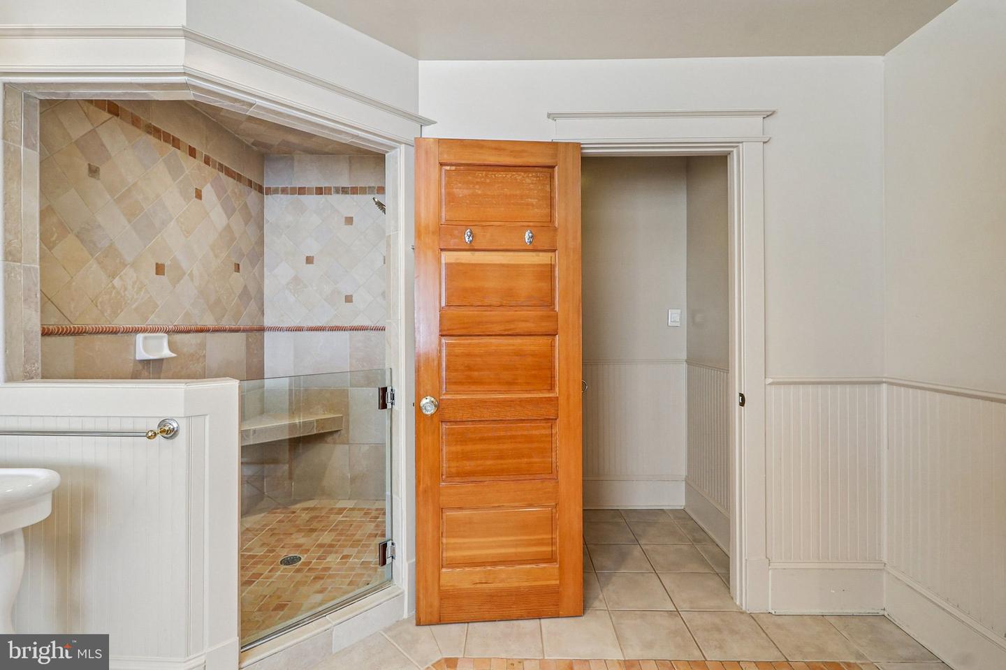 1922 S ARLINGTON RIDGE RD, ARLINGTON, Virginia 22202, 3 Bedrooms Bedrooms, ,3 BathroomsBathrooms,Residential,For sale,1922 S ARLINGTON RIDGE RD,VAAR2067656 MLS # VAAR2067656