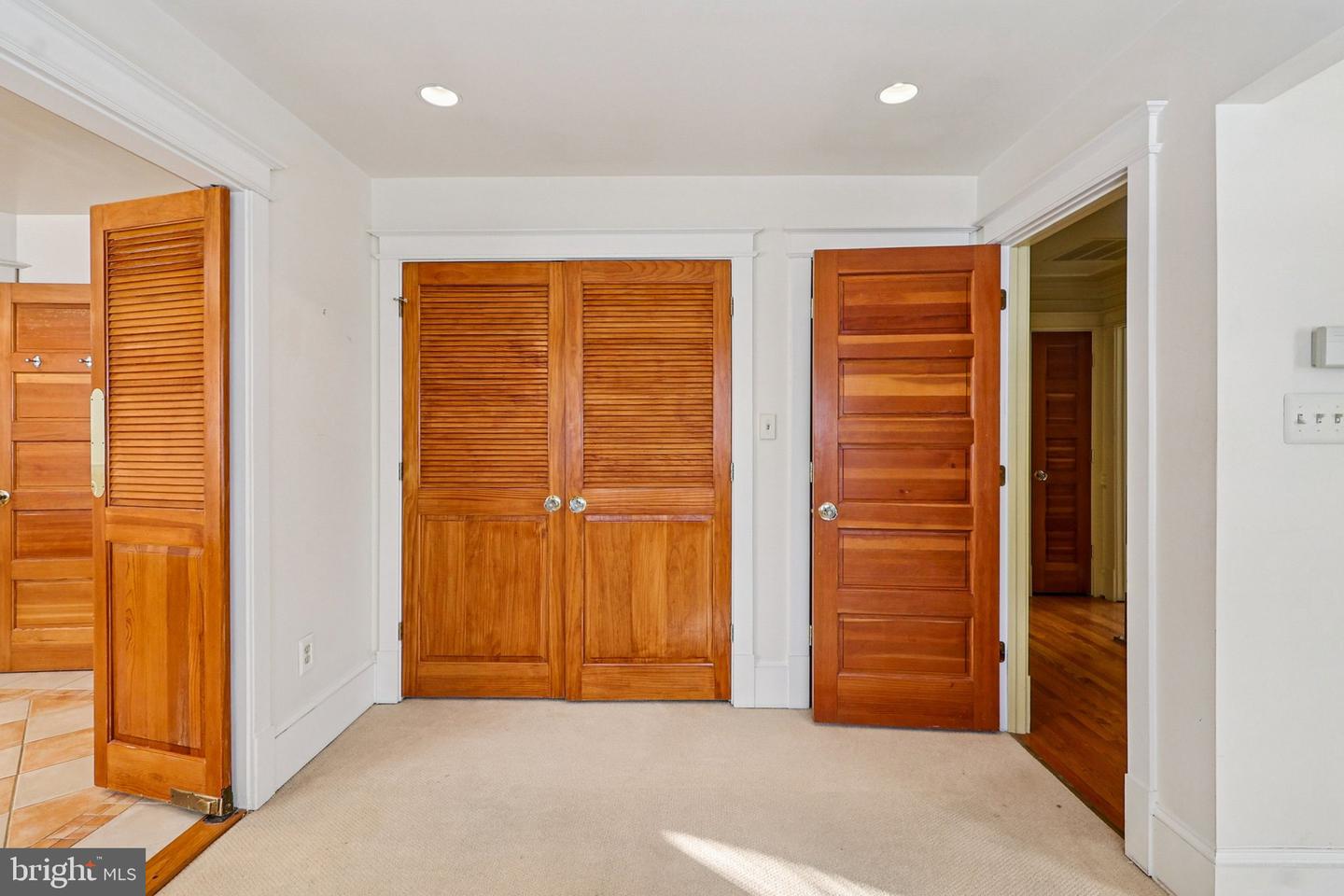 1922 S ARLINGTON RIDGE RD, ARLINGTON, Virginia 22202, 3 Bedrooms Bedrooms, ,3 BathroomsBathrooms,Residential,For sale,1922 S ARLINGTON RIDGE RD,VAAR2067656 MLS # VAAR2067656