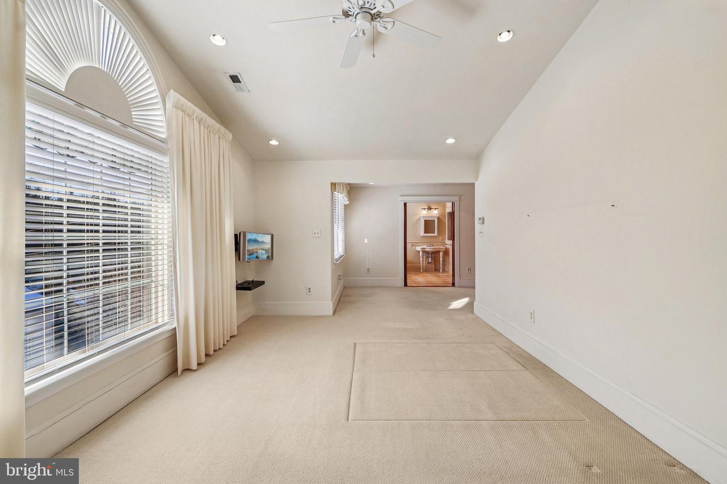 1922 S ARLINGTON RIDGE RD, ARLINGTON, Virginia 22202, 3 Bedrooms Bedrooms, ,3 BathroomsBathrooms,Residential,For sale,1922 S ARLINGTON RIDGE RD,VAAR2067656 MLS # VAAR2067656