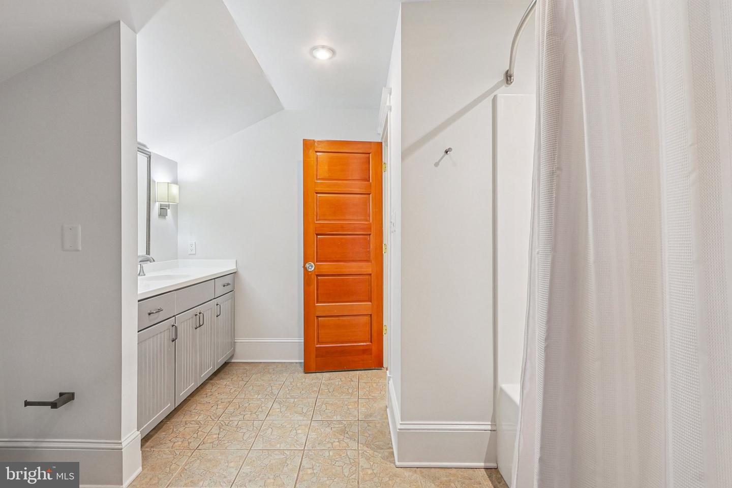 1922 S ARLINGTON RIDGE RD, ARLINGTON, Virginia 22202, 3 Bedrooms Bedrooms, ,3 BathroomsBathrooms,Residential,For sale,1922 S ARLINGTON RIDGE RD,VAAR2067656 MLS # VAAR2067656