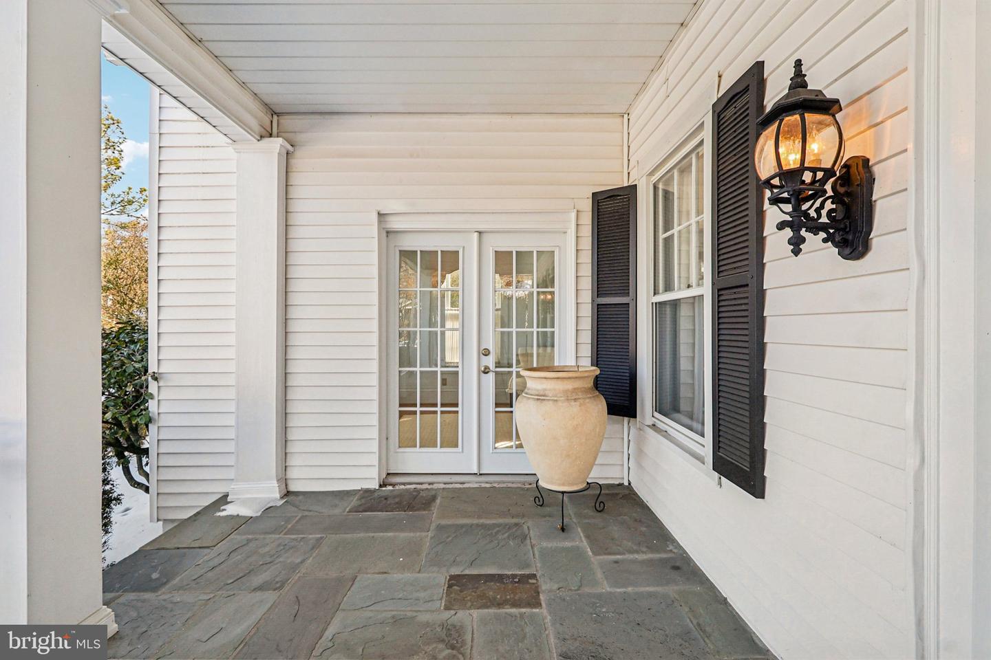 1922 S ARLINGTON RIDGE RD, ARLINGTON, Virginia 22202, 3 Bedrooms Bedrooms, ,3 BathroomsBathrooms,Residential,For sale,1922 S ARLINGTON RIDGE RD,VAAR2067656 MLS # VAAR2067656