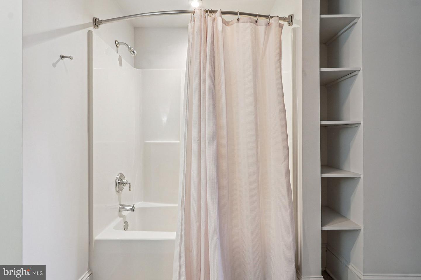 1922 S ARLINGTON RIDGE RD, ARLINGTON, Virginia 22202, 3 Bedrooms Bedrooms, ,3 BathroomsBathrooms,Residential,For sale,1922 S ARLINGTON RIDGE RD,VAAR2067656 MLS # VAAR2067656