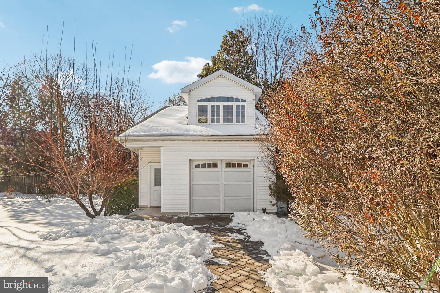 1922 S ARLINGTON RIDGE RD, ARLINGTON, Virginia 22202, 3 Bedrooms Bedrooms, ,3 BathroomsBathrooms,Residential,For sale,1922 S ARLINGTON RIDGE RD,VAAR2067656 MLS # VAAR2067656