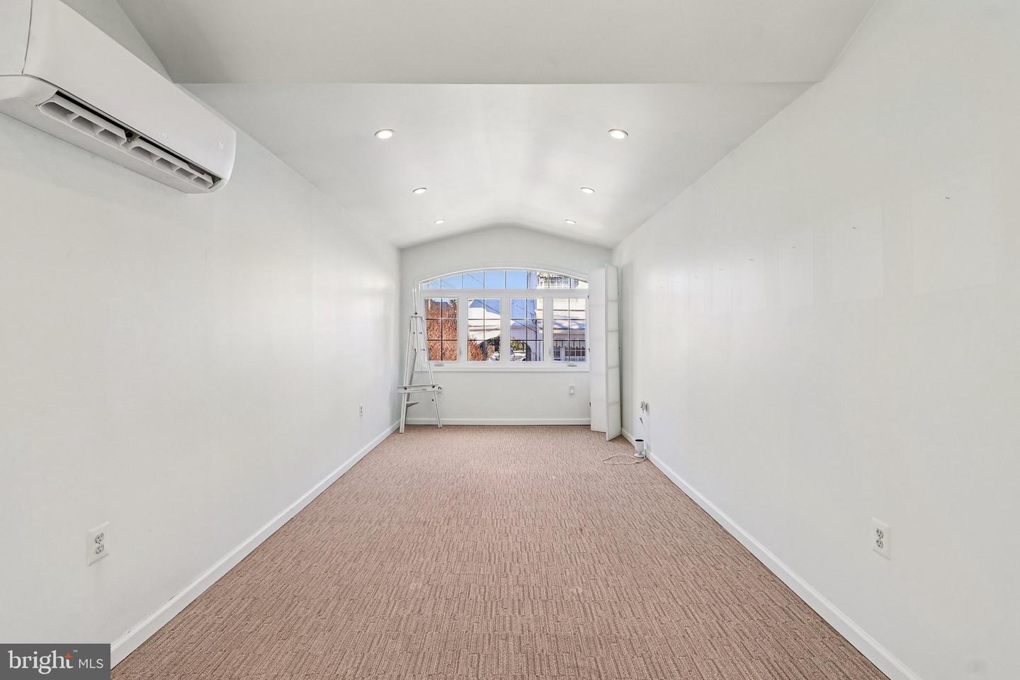 1922 S ARLINGTON RIDGE RD, ARLINGTON, Virginia 22202, 3 Bedrooms Bedrooms, ,3 BathroomsBathrooms,Residential,For sale,1922 S ARLINGTON RIDGE RD,VAAR2067656 MLS # VAAR2067656