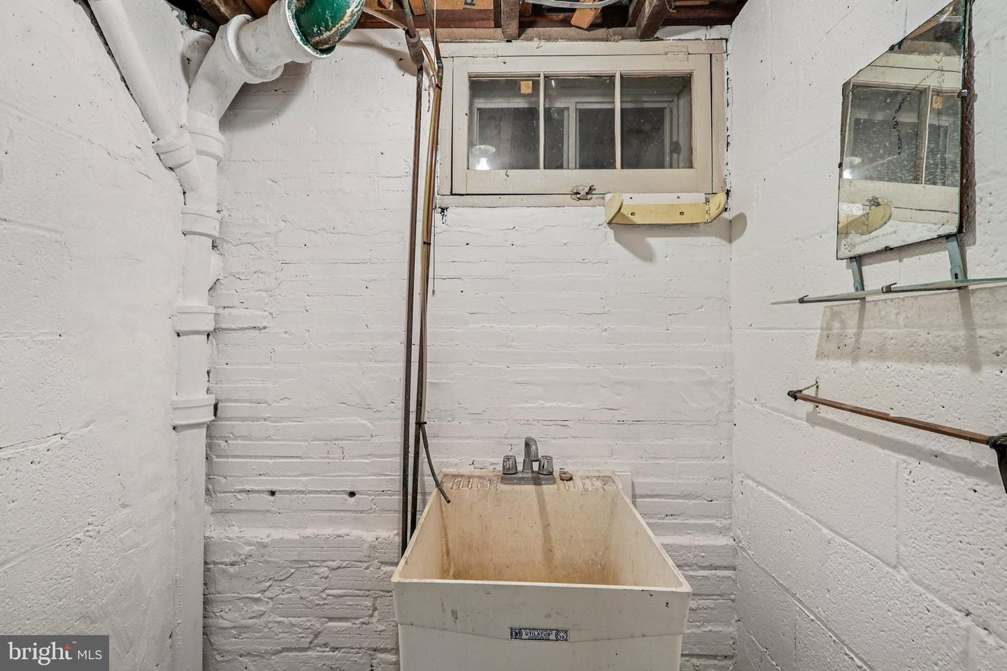 1922 S ARLINGTON RIDGE RD, ARLINGTON, Virginia 22202, 3 Bedrooms Bedrooms, ,3 BathroomsBathrooms,Residential,For sale,1922 S ARLINGTON RIDGE RD,VAAR2067656 MLS # VAAR2067656