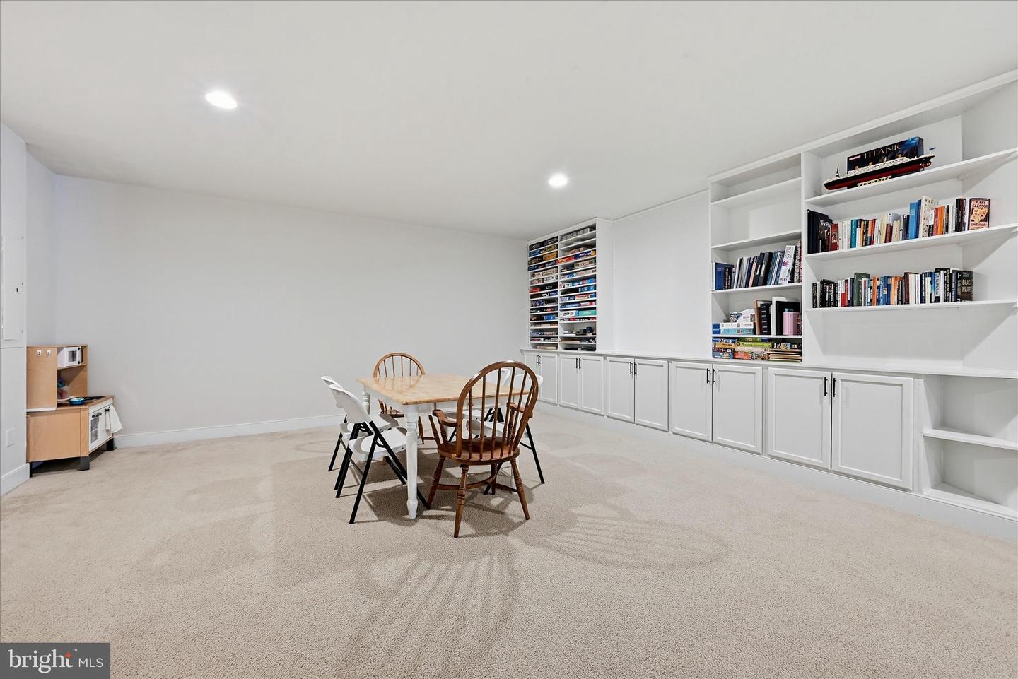 35939 FIELDSIDE WAY, ROUND HILL, Virginia 20141, 5 Bedrooms Bedrooms, ,4 BathroomsBathrooms,Residential,For sale,35939 FIELDSIDE WAY,VALO2113848 MLS # VALO2113848