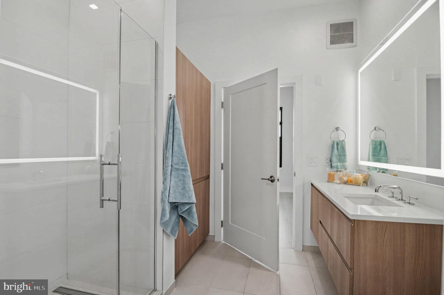 701 SWANN AVE #507, ALEXANDRIA, Virginia 22301, 1 Bedroom Bedrooms, ,1 BathroomBathrooms,Residential,For sale,701 SWANN AVE #507,VAAX2053112 MLS # VAAX2053112