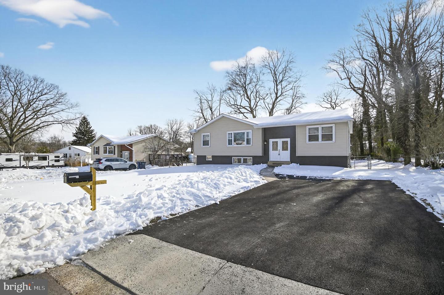 7605 POLLEN ST, LORTON, Virginia 22079, 5 Bedrooms Bedrooms, 14 Rooms Rooms,2 BathroomsBathrooms,Residential,For sale,7605 POLLEN ST,VAFX2285806 MLS # VAFX2285806