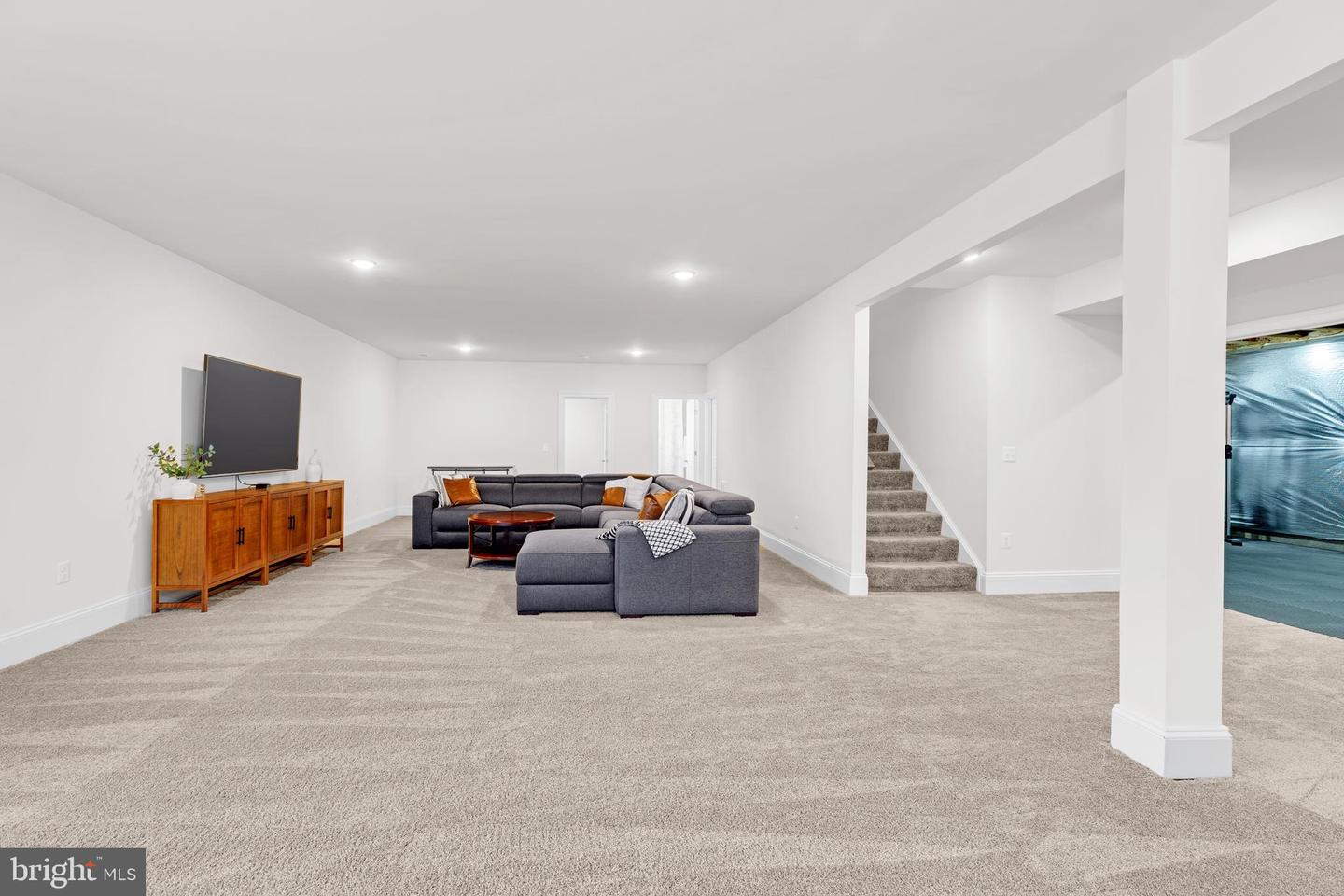 40938 MUNSON WOODS PL, ALDIE, Virginia 20105, 5 Bedrooms Bedrooms, ,4 BathroomsBathrooms,Residential,For sale,40938 MUNSON WOODS PL,VALO2113912 MLS # VALO2113912