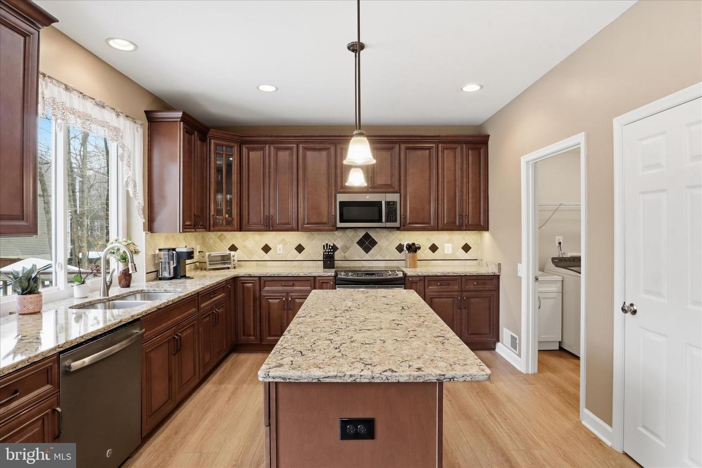 14925 HAZELNUT CT, WOODBRIDGE, Virginia 22193, 4 Bedrooms Bedrooms, ,3 BathroomsBathrooms,Residential,For sale,14925 HAZELNUT CT,VAPW2110560 MLS # VAPW2110560