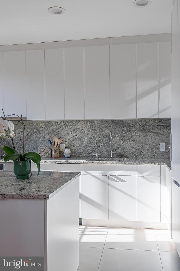 1517 30TH ST NW #C11, WASHINGTON, District Of Columbia 20007, 2 Bedrooms Bedrooms, 9 Rooms Rooms,2 BathroomsBathrooms,Residential,For sale,1517 30TH ST NW #C11,DCDC2241454 MLS # DCDC2241454