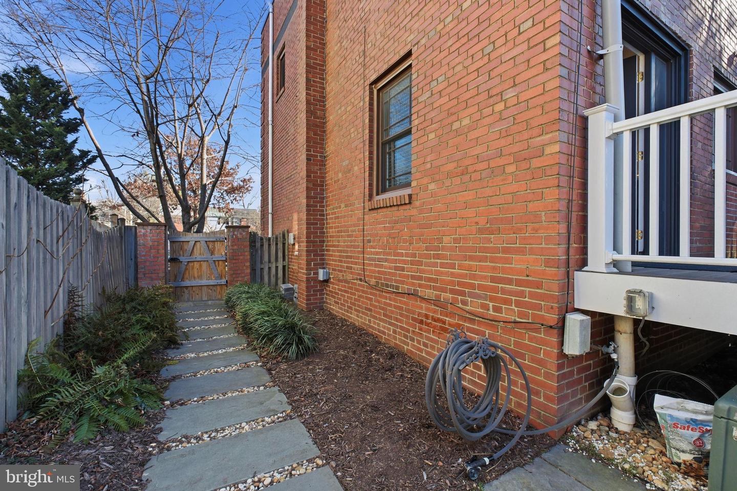 1120 POWHATAN ST, ALEXANDRIA, Virginia 22314, 2 Bedrooms Bedrooms, 8 Rooms Rooms,1 BathroomBathrooms,Residential,For sale,1120 POWHATAN ST,VAAX2053204 MLS # VAAX2053204