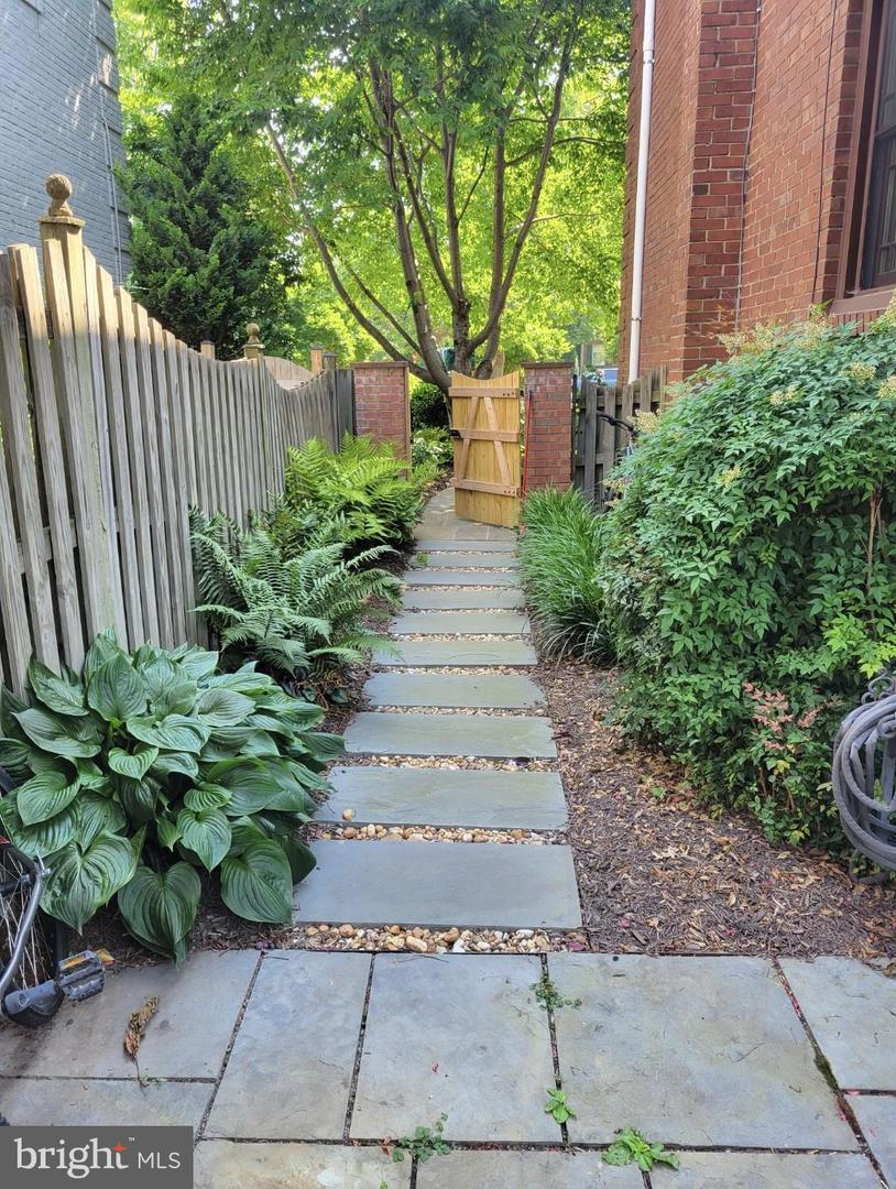 1120 POWHATAN ST, ALEXANDRIA, Virginia 22314, 2 Bedrooms Bedrooms, 8 Rooms Rooms,1 BathroomBathrooms,Residential,For sale,1120 POWHATAN ST,VAAX2053204 MLS # VAAX2053204