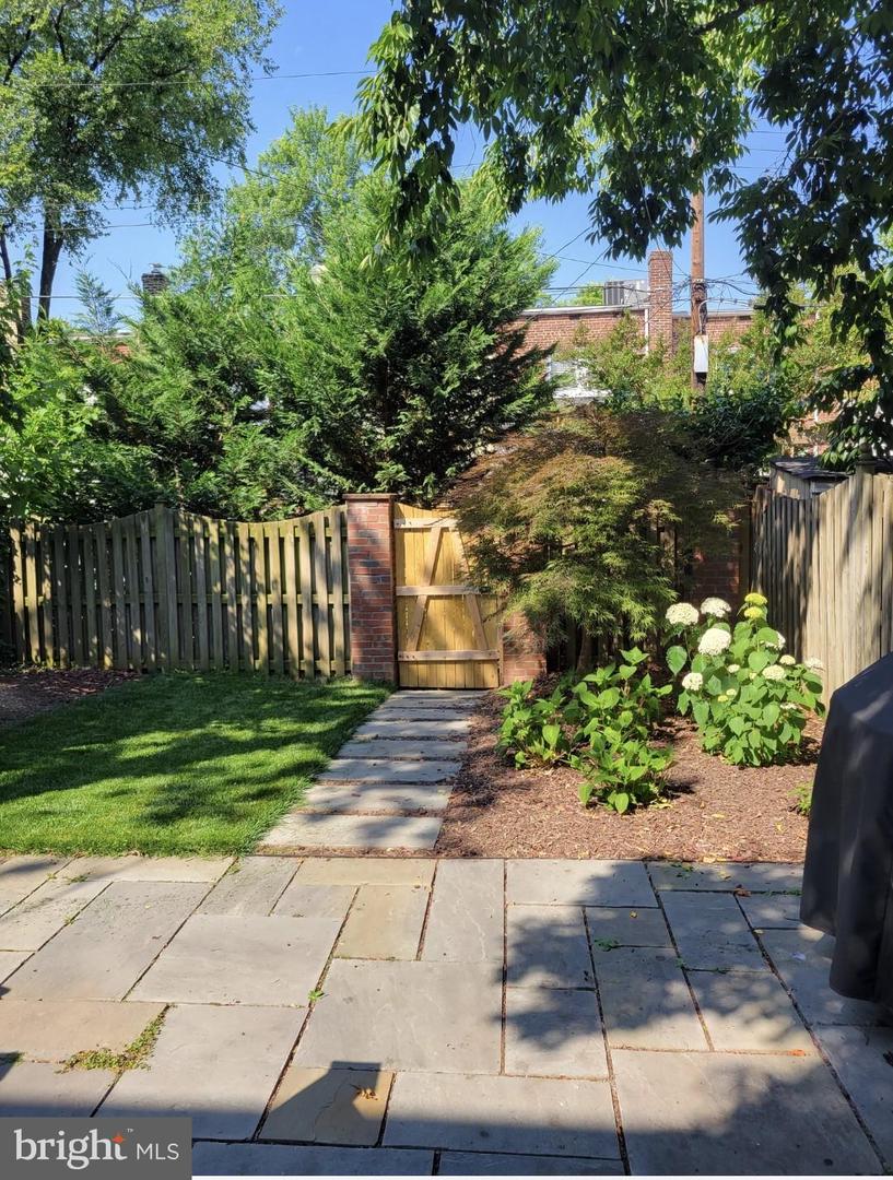 1120 POWHATAN ST, ALEXANDRIA, Virginia 22314, 2 Bedrooms Bedrooms, 8 Rooms Rooms,1 BathroomBathrooms,Residential,For sale,1120 POWHATAN ST,VAAX2053204 MLS # VAAX2053204