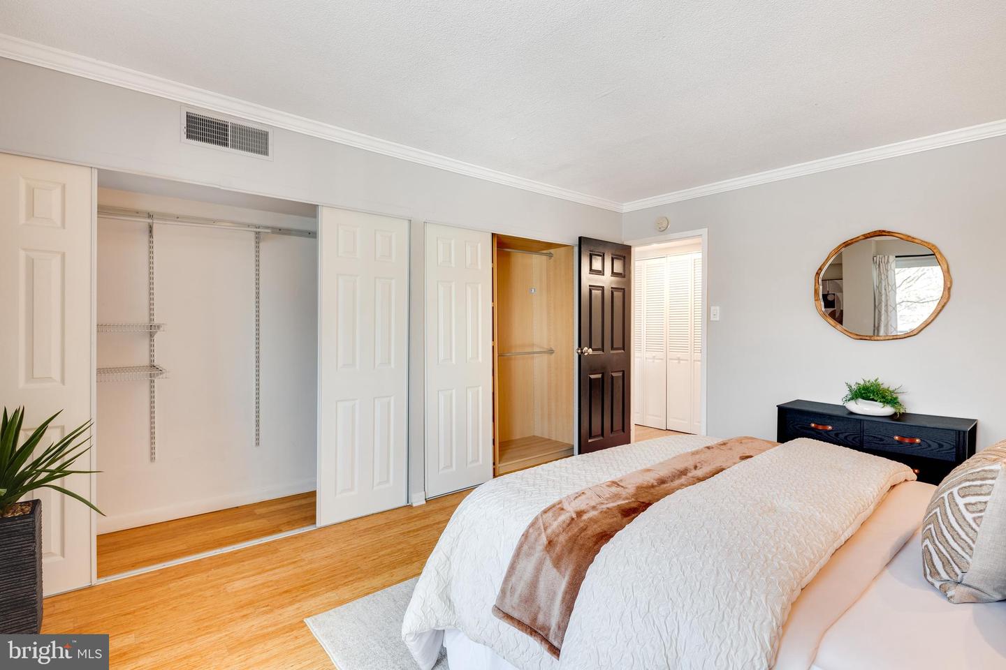 1300 ARMY NAVY DR #201, ARLINGTON, Virginia 22202, 1 Bedroom Bedrooms, ,1 BathroomBathrooms,Residential,For sale,1300 ARMY NAVY DR #201,VAAR2067774 MLS # VAAR2067774