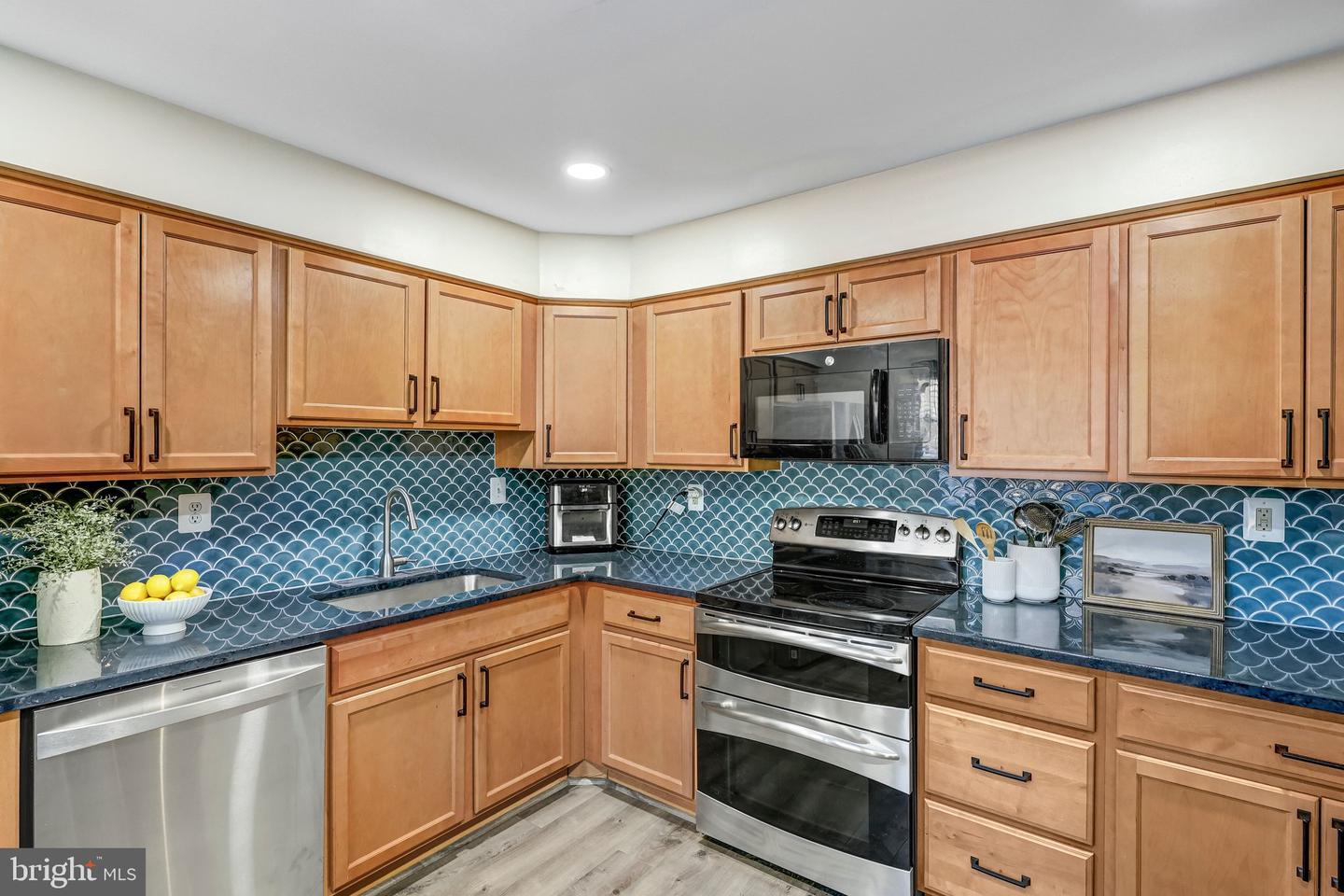 5625 INDEPENDENCE CIR, ALEXANDRIA, Virginia 22312, 2 Bedrooms Bedrooms, ,2 BathroomsBathrooms,Residential,For sale,5625 INDEPENDENCE CIR,VAFX2285830 MLS # VAFX2285830