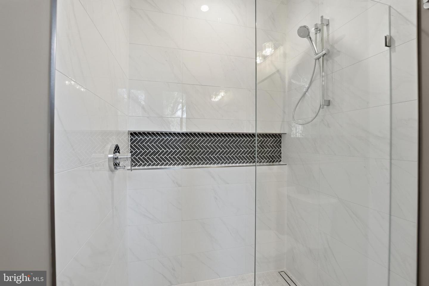 1715 MAXWELL CT, MCLEAN, Virginia 22101, 7 Bedrooms Bedrooms, ,7 BathroomsBathrooms,Residential,For sale,1715 MAXWELL CT,VAFX2285900 MLS # VAFX2285900