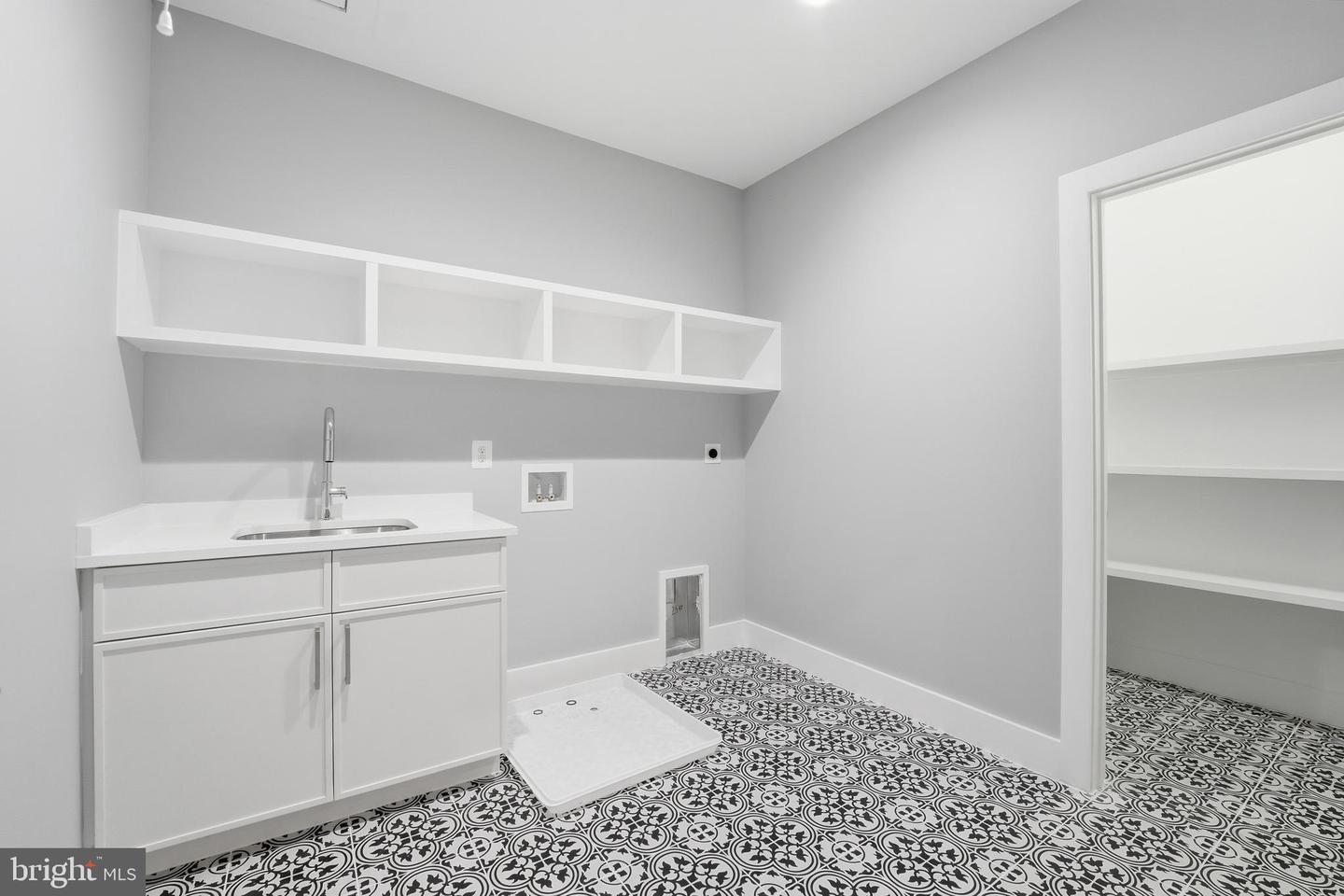 1715 MAXWELL CT, MCLEAN, Virginia 22101, 7 Bedrooms Bedrooms, ,7 BathroomsBathrooms,Residential,For sale,1715 MAXWELL CT,VAFX2285900 MLS # VAFX2285900