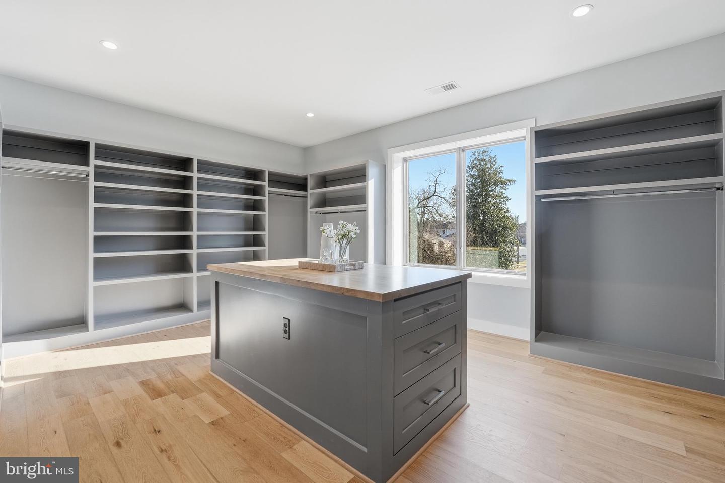 1715 MAXWELL CT, MCLEAN, Virginia 22101, 7 Bedrooms Bedrooms, ,7 BathroomsBathrooms,Residential,For sale,1715 MAXWELL CT,VAFX2285900 MLS # VAFX2285900