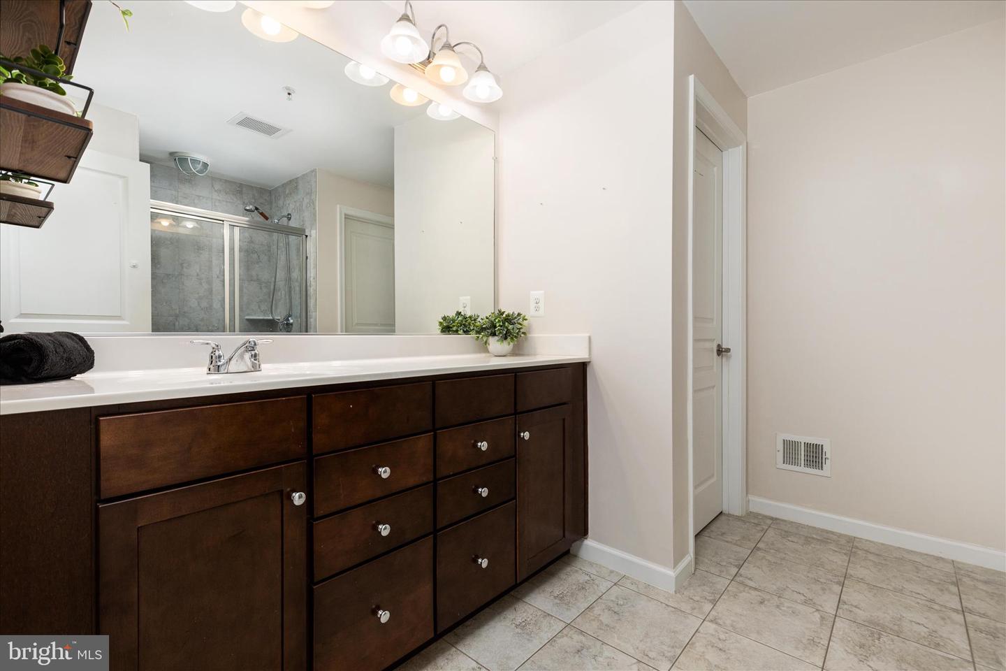 14810 MASON CREEK CIR, WOODBRIDGE, Virginia 22191, 2 Bedrooms Bedrooms, ,2 BathroomsBathrooms,Residential,For sale,14810 MASON CREEK CIR,VAPW2110682 MLS # VAPW2110682