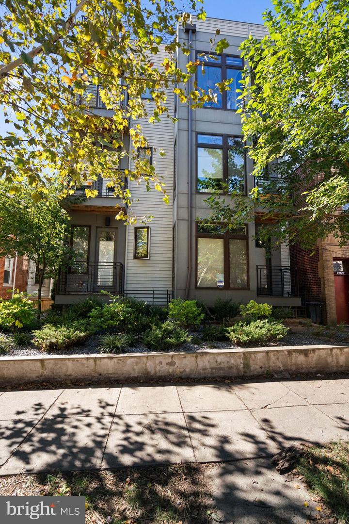4126 8TH ST NW #2, WASHINGTON, District Of Columbia 20011, 2 Bedrooms Bedrooms, ,2 BathroomsBathrooms,Residential,For sale,4126 8TH ST NW #2,DCDC2241930 MLS # DCDC2241930