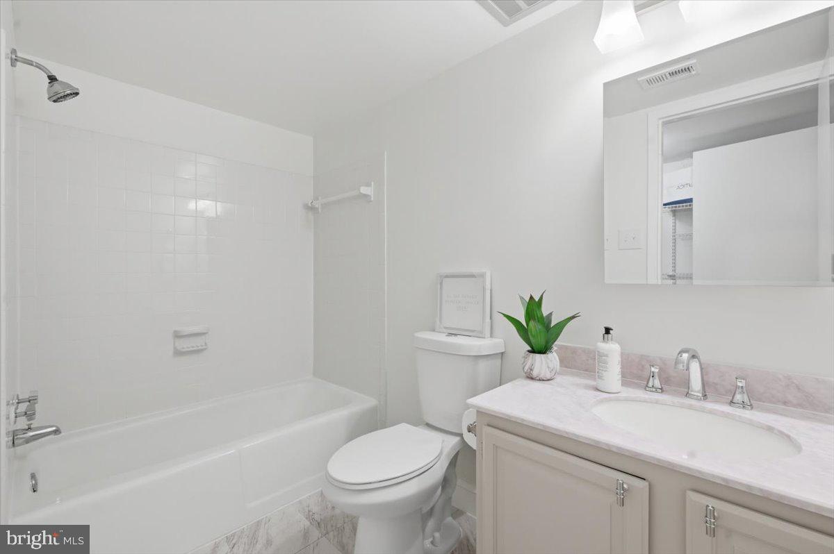 1427 NORTHGATE SQ #27/22B, RESTON, Virginia 20190, 2 Bedrooms Bedrooms, 7 Rooms Rooms,2 BathroomsBathrooms,Residential,For sale,1427 NORTHGATE SQ #27/22B,VAFX2286244 MLS # VAFX2286244