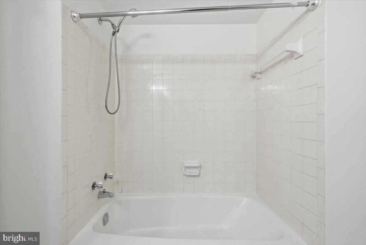 1427 NORTHGATE SQ #27/22B, RESTON, Virginia 20190, 2 Bedrooms Bedrooms, 7 Rooms Rooms,2 BathroomsBathrooms,Residential,For sale,1427 NORTHGATE SQ #27/22B,VAFX2286244 MLS # VAFX2286244