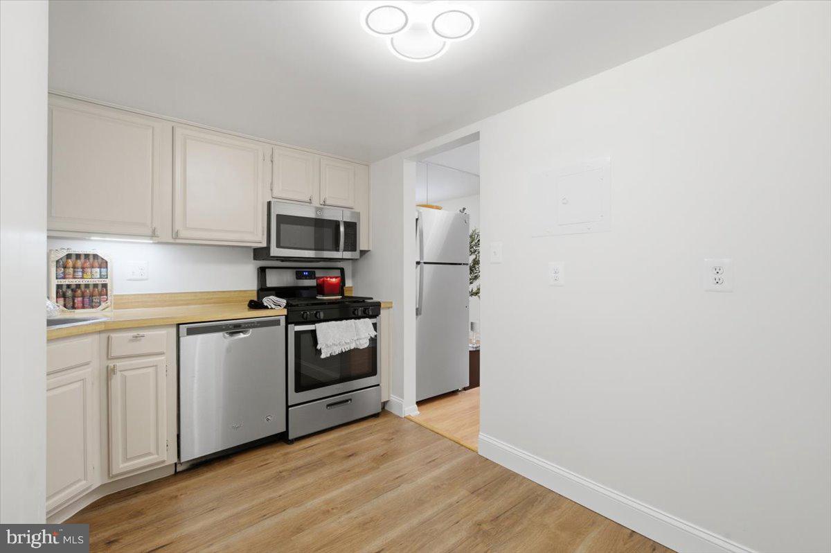 1427 NORTHGATE SQ #27/22B, RESTON, Virginia 20190, 2 Bedrooms Bedrooms, 7 Rooms Rooms,2 BathroomsBathrooms,Residential,For sale,1427 NORTHGATE SQ #27/22B,VAFX2286244 MLS # VAFX2286244