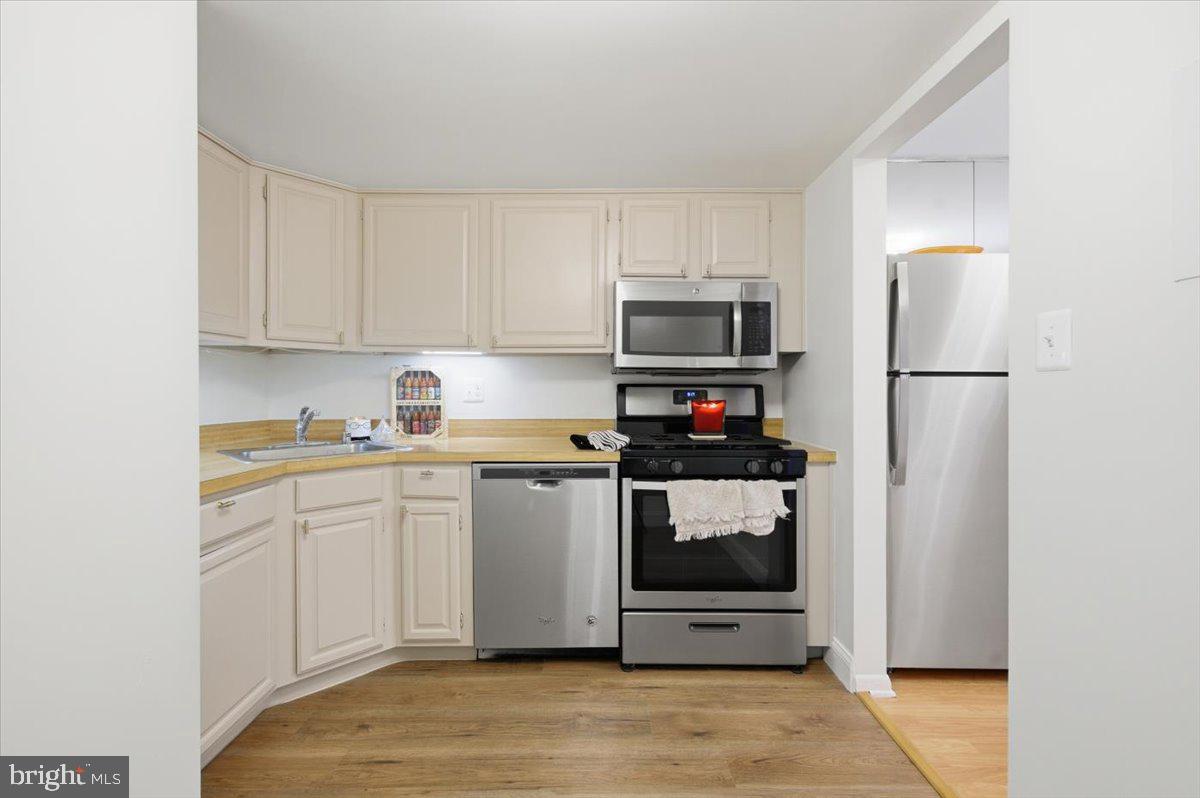 1427 NORTHGATE SQ #27/22B, RESTON, Virginia 20190, 2 Bedrooms Bedrooms, 7 Rooms Rooms,2 BathroomsBathrooms,Residential,For sale,1427 NORTHGATE SQ #27/22B,VAFX2286244 MLS # VAFX2286244