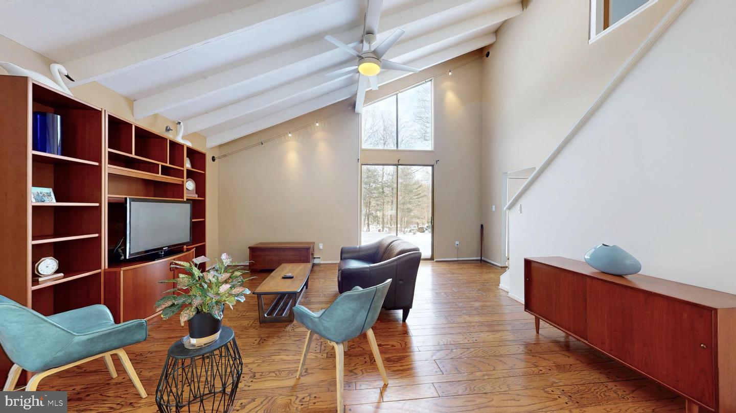 11813 VALE RD, OAKTON, Virginia 22124, 4 Bedrooms Bedrooms, 7 Rooms Rooms,2 BathroomsBathrooms,Residential,For sale,11813 VALE RD,VAFX2286274 MLS # VAFX2286274