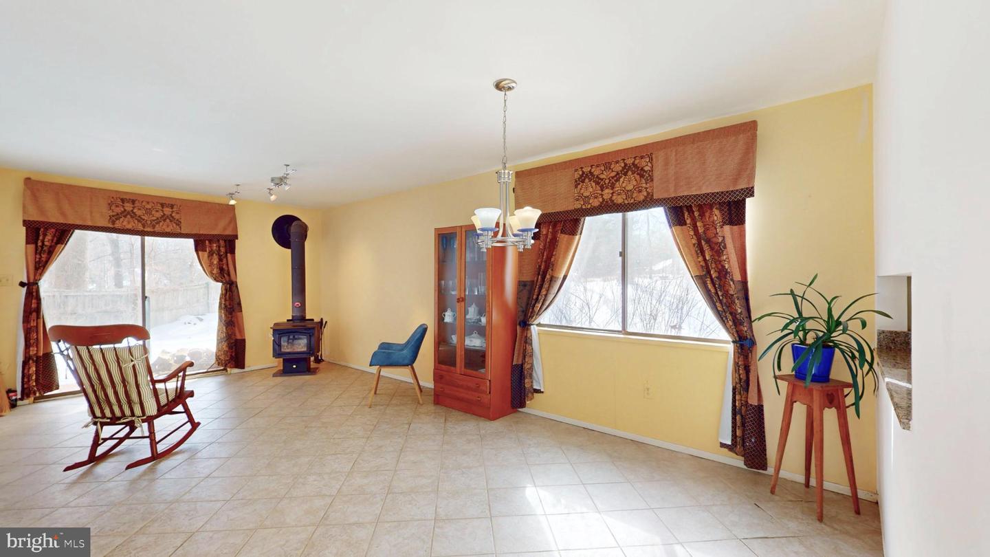 11813 VALE RD, OAKTON, Virginia 22124, 4 Bedrooms Bedrooms, 7 Rooms Rooms,2 BathroomsBathrooms,Residential,For sale,11813 VALE RD,VAFX2286274 MLS # VAFX2286274