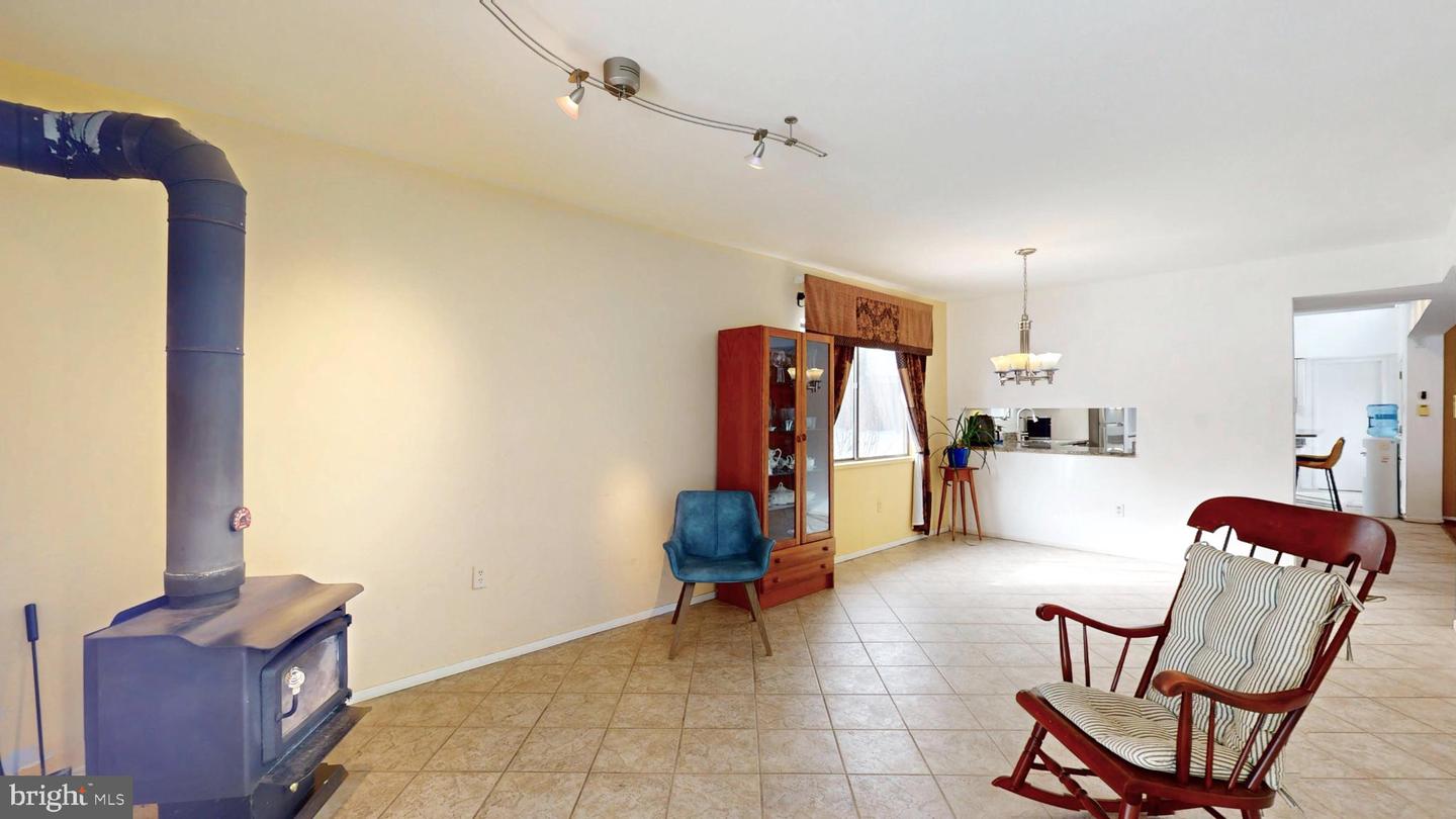 11813 VALE RD, OAKTON, Virginia 22124, 4 Bedrooms Bedrooms, 7 Rooms Rooms,2 BathroomsBathrooms,Residential,For sale,11813 VALE RD,VAFX2286274 MLS # VAFX2286274