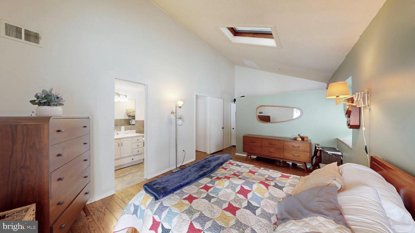 11813 VALE RD, OAKTON, Virginia 22124, 4 Bedrooms Bedrooms, 7 Rooms Rooms,2 BathroomsBathrooms,Residential,For sale,11813 VALE RD,VAFX2286274 MLS # VAFX2286274