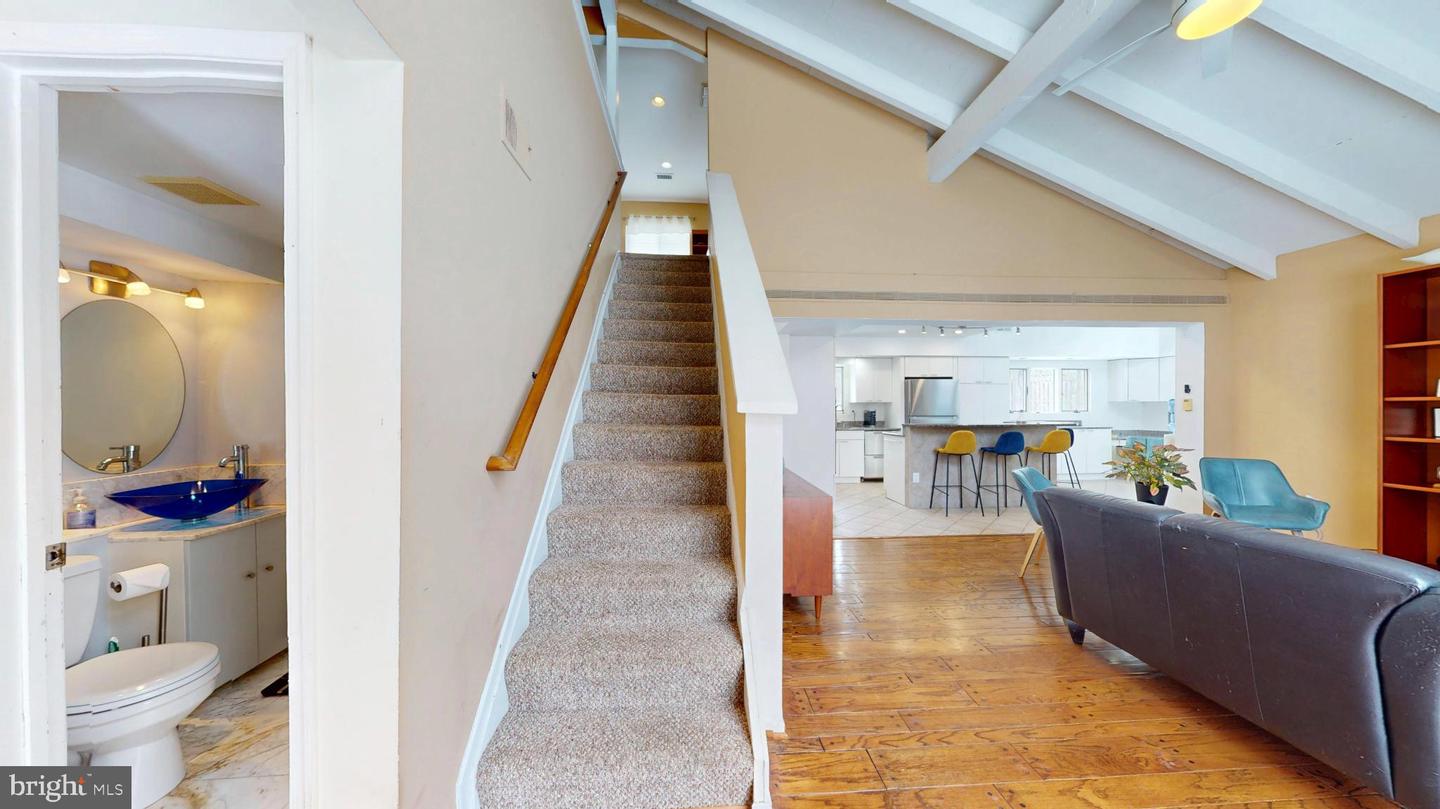 11813 VALE RD, OAKTON, Virginia 22124, 4 Bedrooms Bedrooms, 7 Rooms Rooms,2 BathroomsBathrooms,Residential,For sale,11813 VALE RD,VAFX2286274 MLS # VAFX2286274