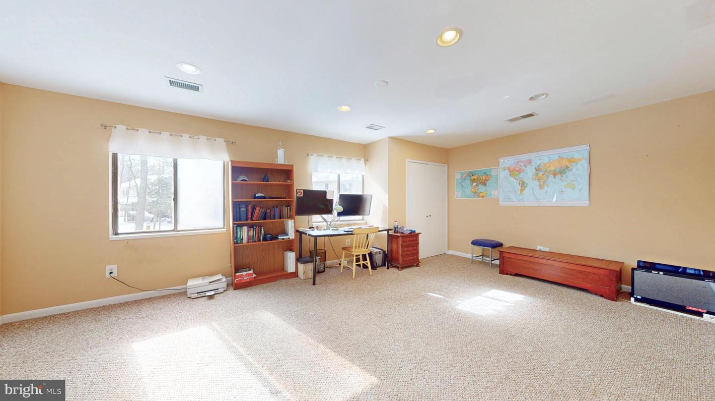 11813 VALE RD, OAKTON, Virginia 22124, 4 Bedrooms Bedrooms, 7 Rooms Rooms,2 BathroomsBathrooms,Residential,For sale,11813 VALE RD,VAFX2286274 MLS # VAFX2286274