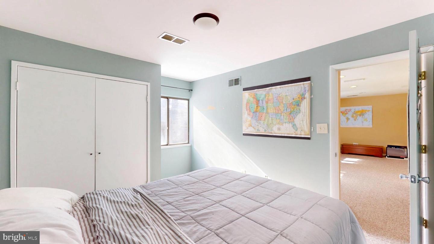 11813 VALE RD, OAKTON, Virginia 22124, 4 Bedrooms Bedrooms, 7 Rooms Rooms,2 BathroomsBathrooms,Residential,For sale,11813 VALE RD,VAFX2286274 MLS # VAFX2286274