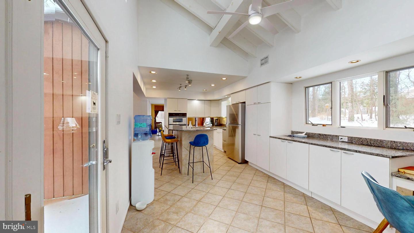 11813 VALE RD, OAKTON, Virginia 22124, 4 Bedrooms Bedrooms, 7 Rooms Rooms,2 BathroomsBathrooms,Residential,For sale,11813 VALE RD,VAFX2286274 MLS # VAFX2286274