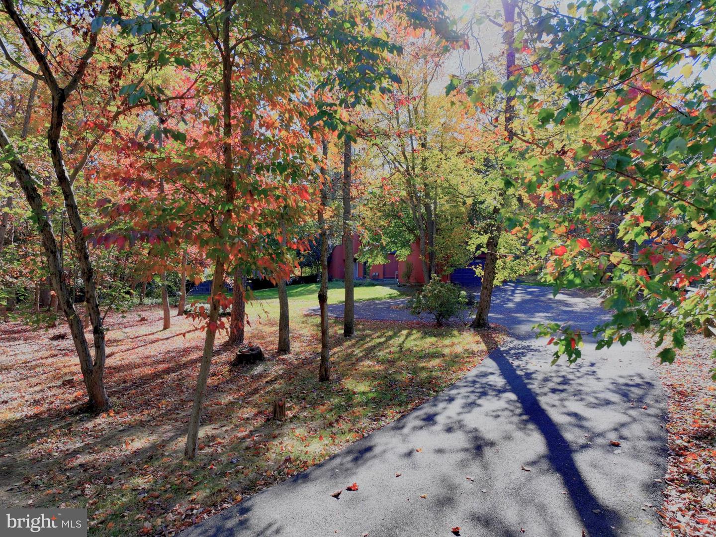 11813 VALE RD, OAKTON, Virginia 22124, 4 Bedrooms Bedrooms, 7 Rooms Rooms,2 BathroomsBathrooms,Residential,For sale,11813 VALE RD,VAFX2286274 MLS # VAFX2286274